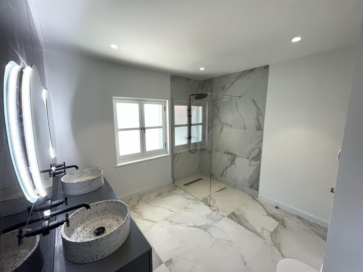 Image of Apartment - 3 Bedrooms - 2 Bathrooms for Rental in Ragged Staff Wharf-Gibraltar, Image 8